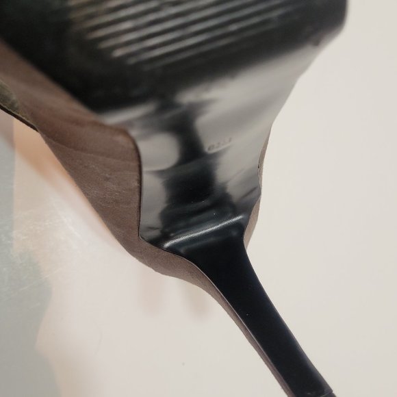 GUESS gray suede platform heels with ankle strap, size 6.5 - Picture 8 of 15